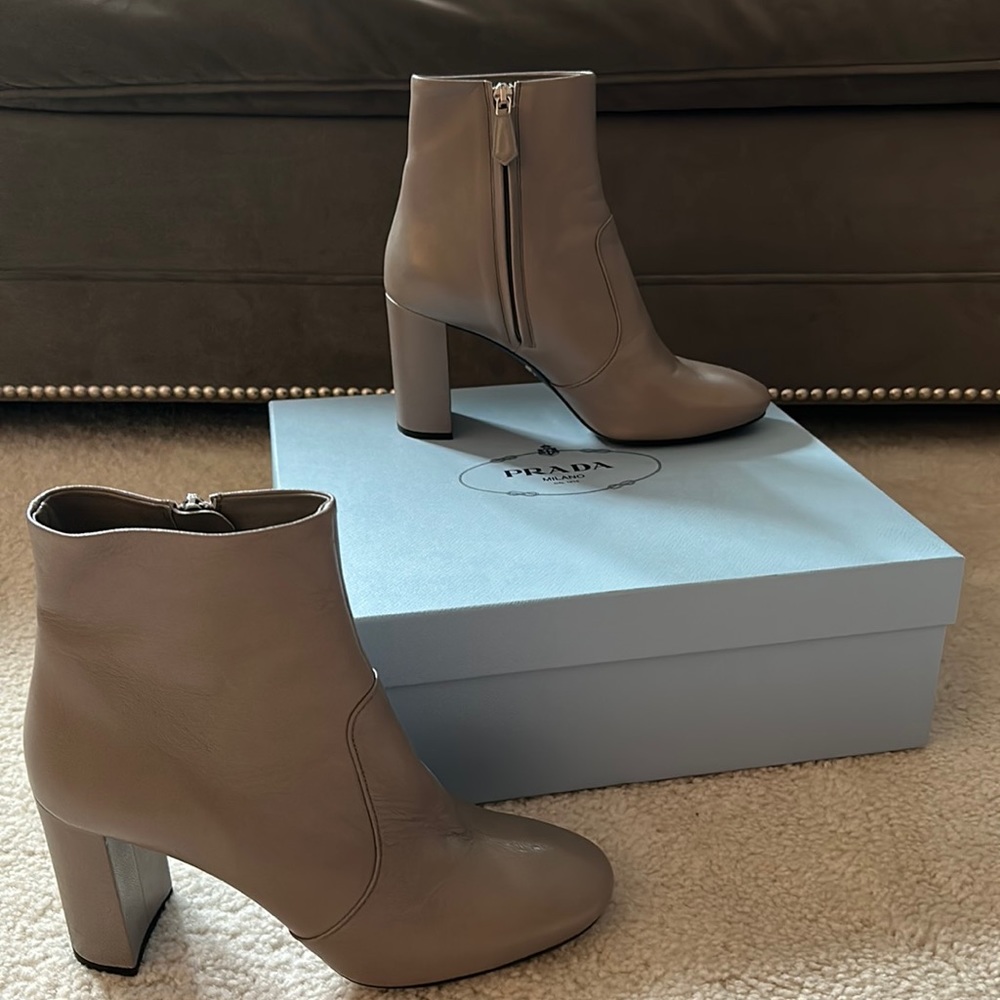 New beautiful leather Prada ankle boots!